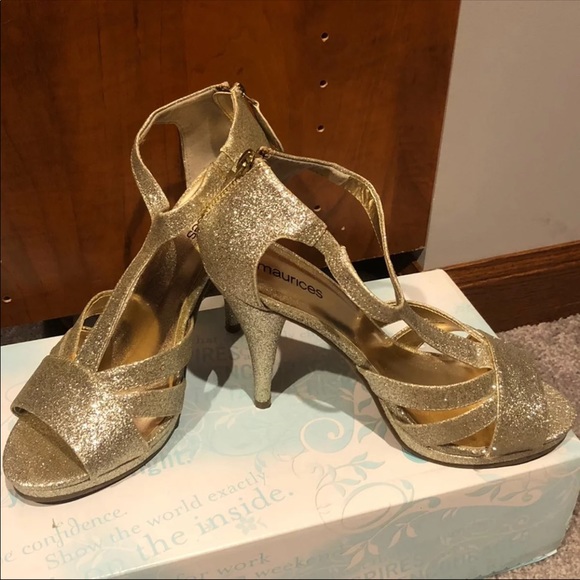 Gold Glitter Heels, Size 8 - Picture 3 of 8
